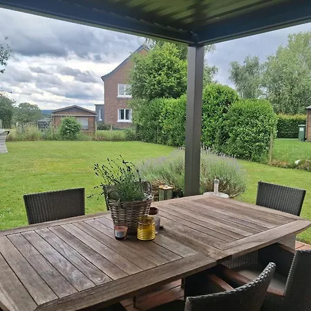 Semesterbostad Beautiful Charming Wooden House Lontzen